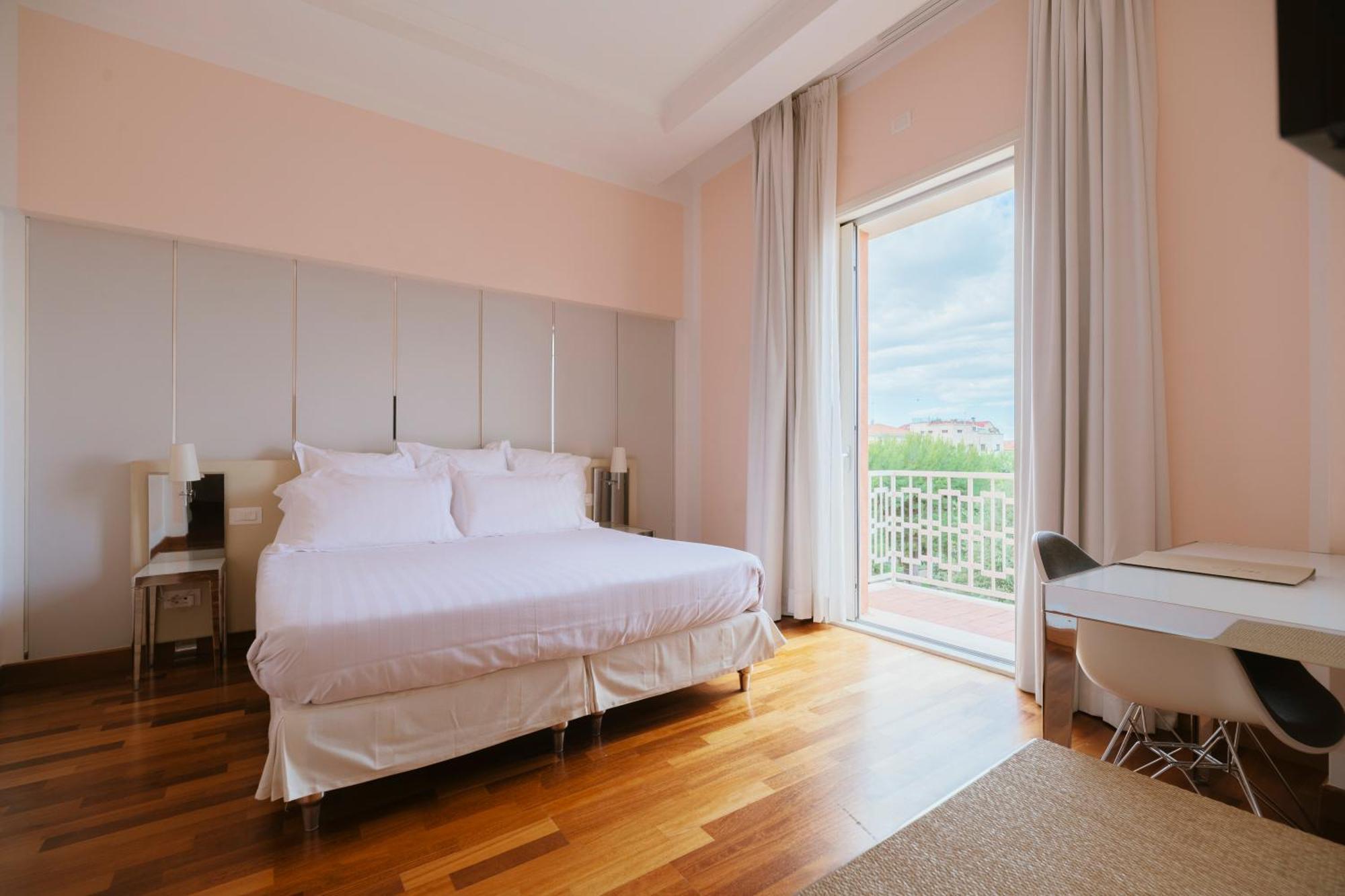 Hotel Miramare ชิวิตาโนวา มาร์เค ภายนอก รูปภาพ