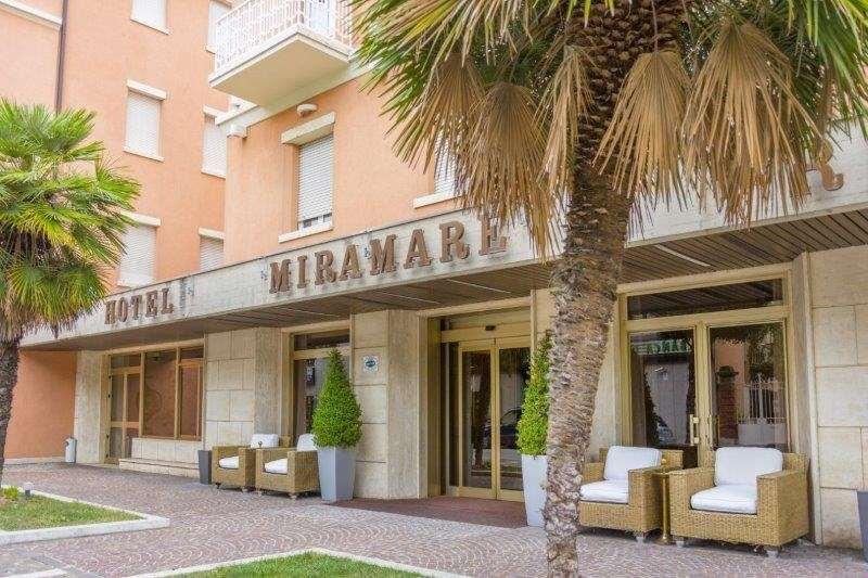 Hotel Miramare ชิวิตาโนวา มาร์เค ภายนอก รูปภาพ